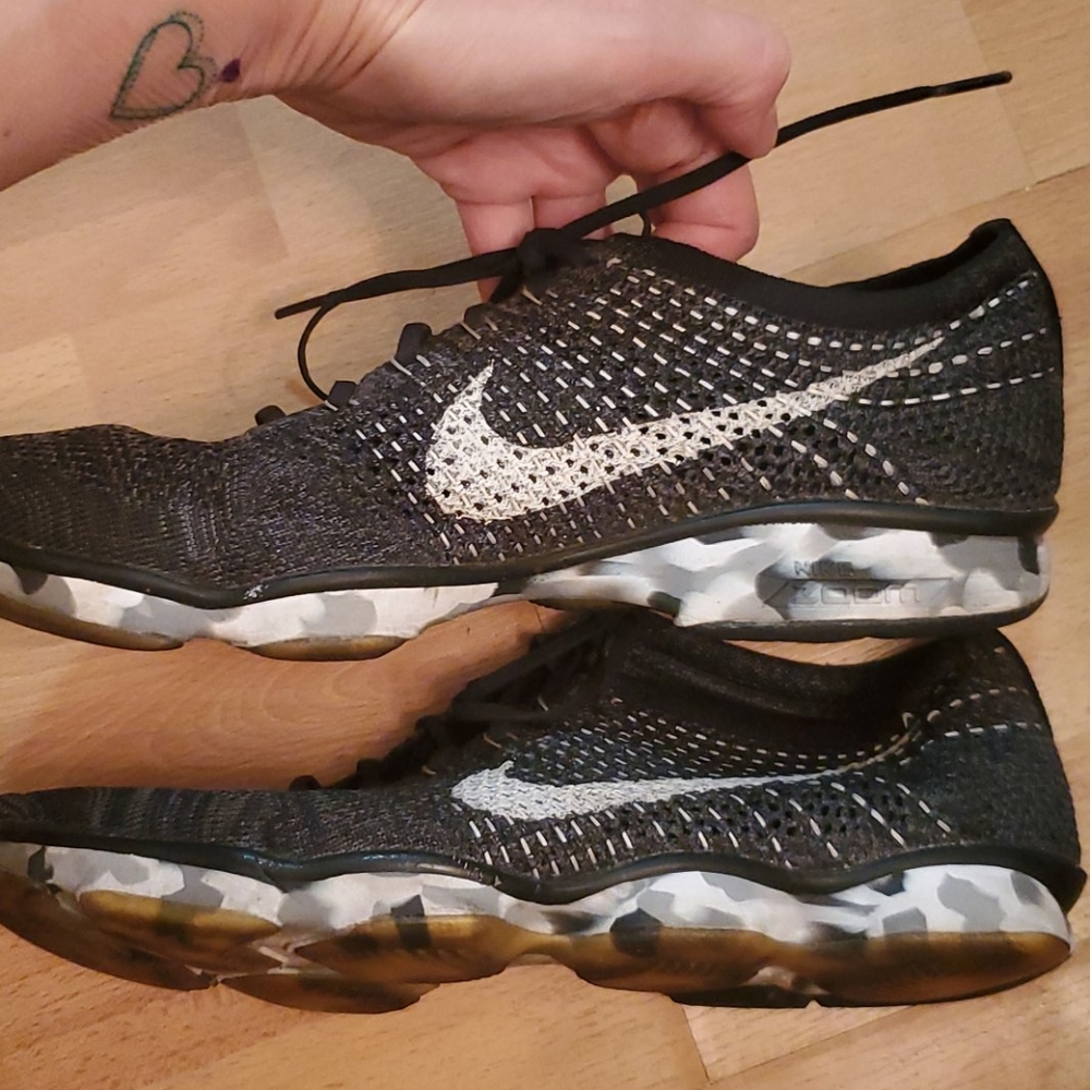Black fly knit zoom NIKE great condition size 10 - Picture 6 of 12